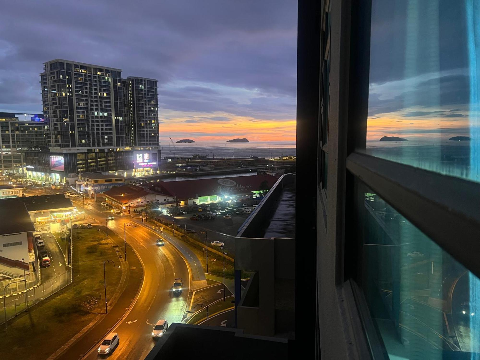 Botiza Suites At Jesselton Quay Kota Kinabalu Room photo